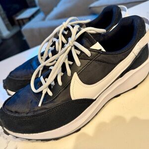 Nike Waffle Debut Athletic Shoes size 11 like new